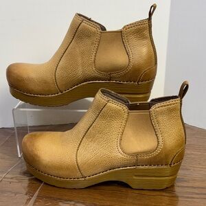Dansko Frankie Tan Leather Ankle Boots. Size 40.